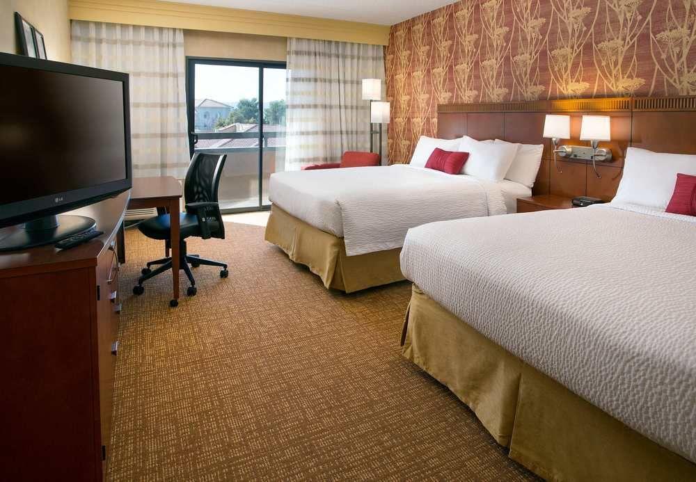 Courtyard By Marriott Phoenix Airport Extérieur photo