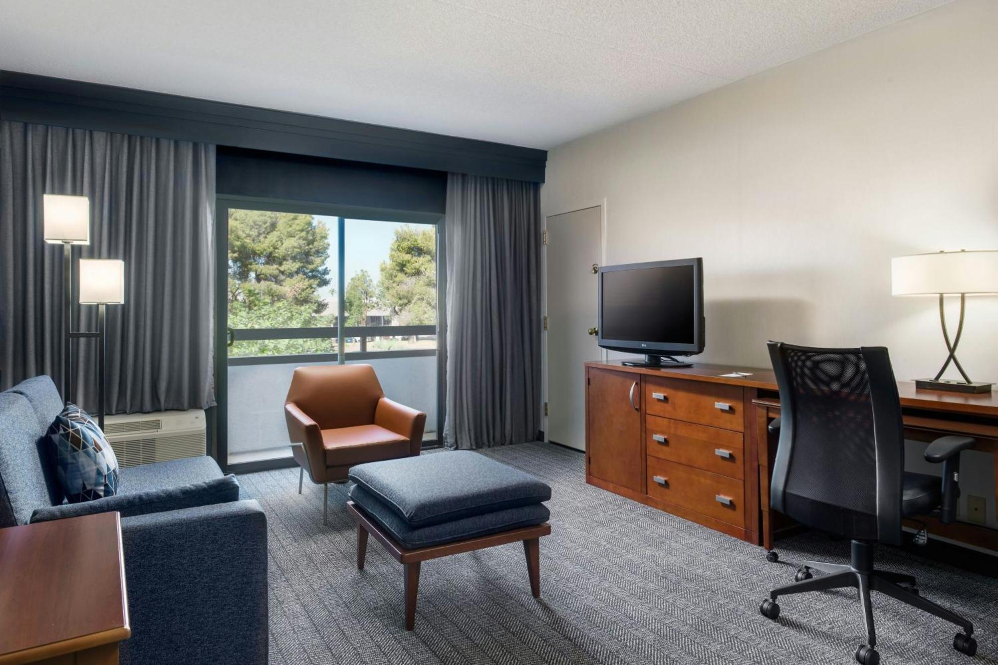 Courtyard By Marriott Phoenix Airport Extérieur photo