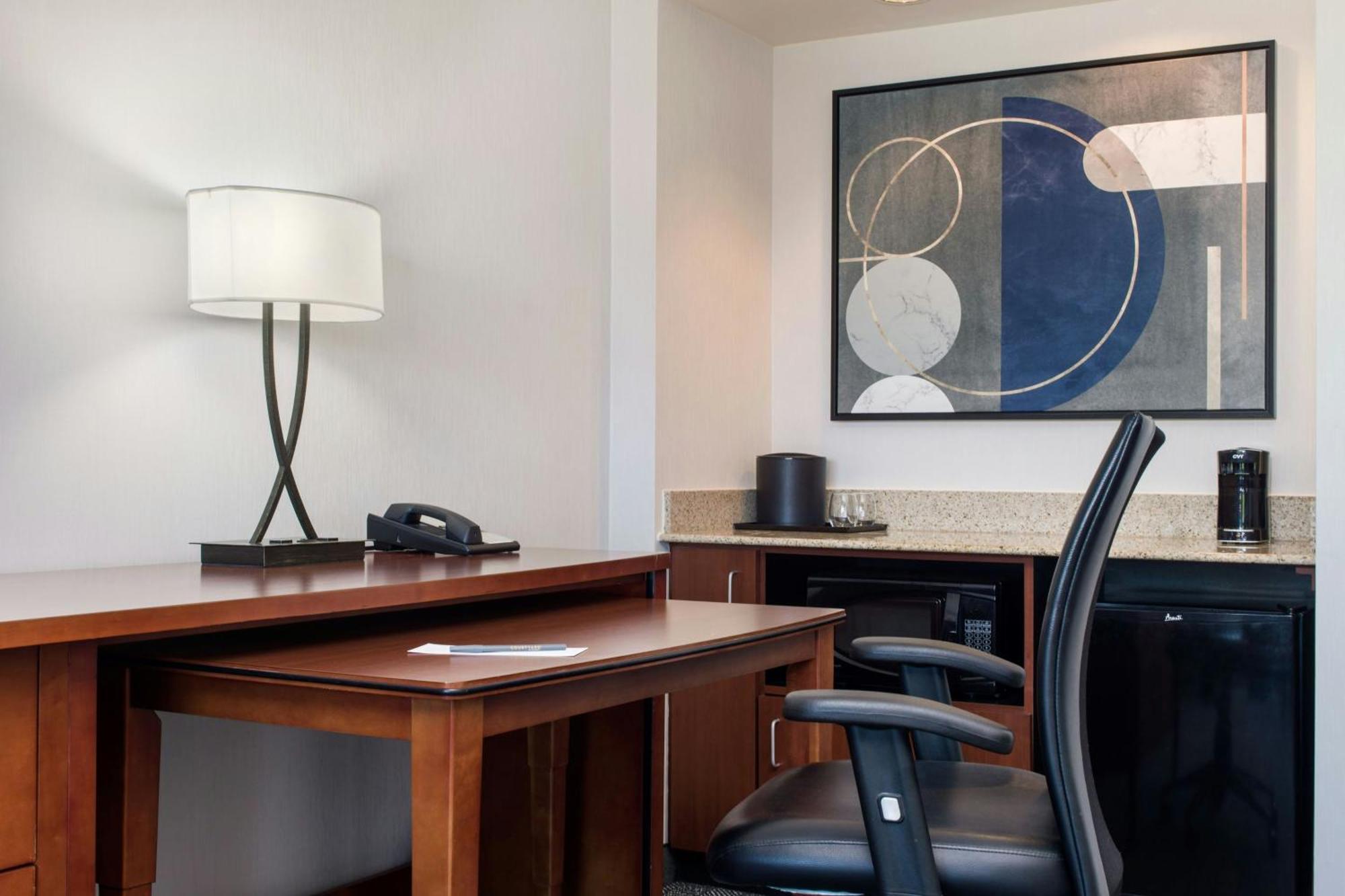 Courtyard By Marriott Phoenix Airport Extérieur photo