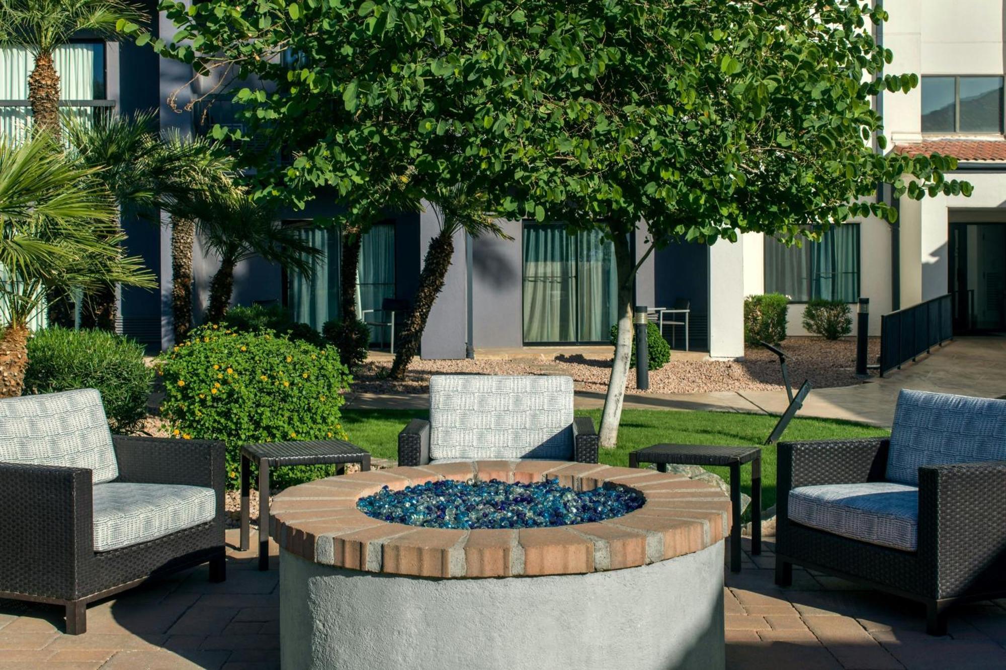 Courtyard By Marriott Phoenix Airport Extérieur photo
